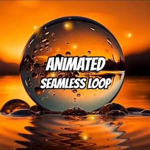 Könnte beinhalten: Eine klare Glaskugel mit Wassertropfen auf der Oberfläche, die einen leuchtend orangefarbenen Sonnenuntergang über einem Gewässer reflektiert. Der Text "ANIMATED SEAMLESS LOOP" steht in schwarzen Buchstaben mittig auf der Kugel.