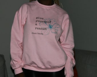 Sudadera de cuello redondo "Date una razón" / Recordatorio de salud mental / Jersey con cita inspiradora / Ropa acogedora de amor propio