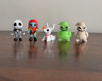 Mini jouets articulés imprimés en 3D inspirés de L'Étrange Noël de Dieu