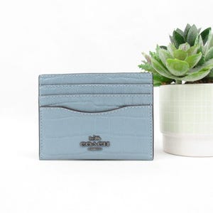 Estuche fino para tarjetas de identificación de piel con relieve de cocodrilo de NWT Coach