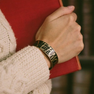 Le poème du corbeau - poésie gothique - Edgar Allan Poe - Nevermore - amateur de livres - rat de bibliothèque - citation bracelet manchette - cadeau pour écrivain - cadeau horreur