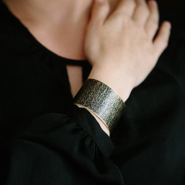 Buch der Toten Messing Manschette Armband - Hieroglyphischer ägyptischer Schmuck - Altes Ägypten Hieroglyphe - Geschenk für Sie - Ägyptologen Geschenk