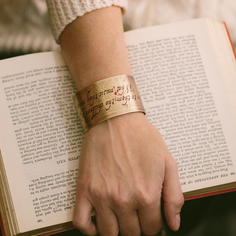 Dracula Quote Cuff Bracelet - Bram Stoker Vampire Gothic Literature - Literary Gift - Blood Red - Horror Bookish Gift image 2