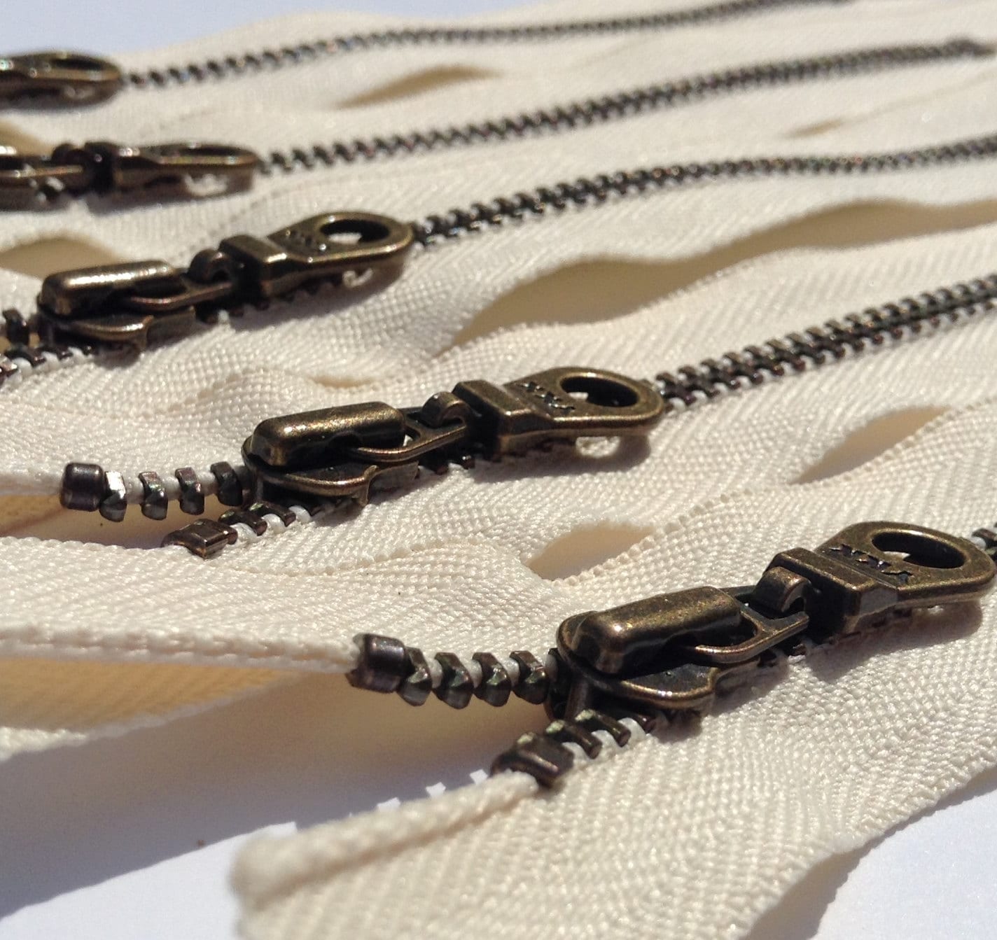 YKK Metal Teeth Zippers- Off White Cream Antique Brass Donut Pull Color 099- Available in 4,6,7,8,9,10,12 and 14 Inch- 5 Pieces