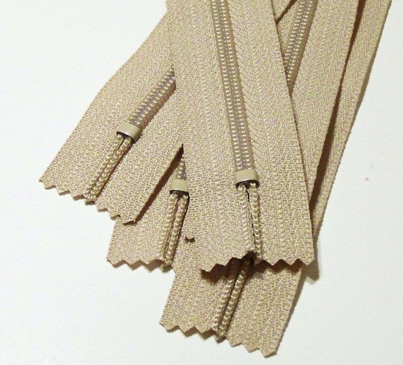 SALE Wholesale Twenty-five Beige 9 Inch Ykk Zippers Color 572 image 3