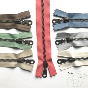 Cerniere con denti in metallo YKK - Set di campioni con tiranti a ciambella in ottone anticato Coral Reef - 7 pezzi - disponibili in 7, 9, 11 o 14 pollici