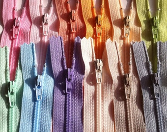 Ykk Zippers PASTEL Sampler Pack- 12pcs- Colori chiari e carini- Disponibile in 3,4,5,6,7,8,9,10,12,14,16,18 e 22 pollici