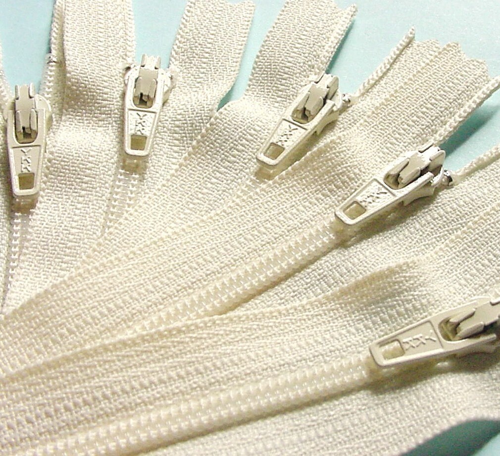 Zippers- 16 Inch Closed Bottom Zippers- Color 121 Vanilla- 25 Pieces