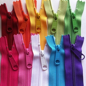 Zippers: 4.5 Ykk Purse Zippers with a Long Handbag Pull - 10 Piece Rainbow Pack - Available in 8,9,12,14,16,18 and 24 Inches