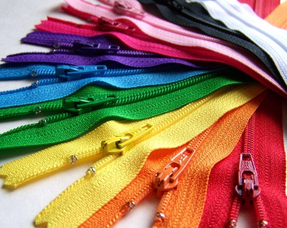 Bulk lot of 30 Assorted mix nylon zippers 16 Inches See Pic