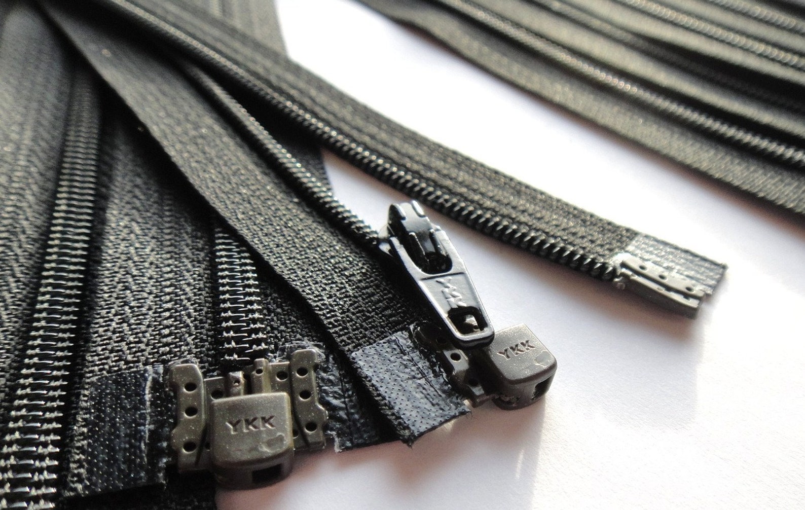 Молния трактор ykk черный. Ykk молния 3c. Молния витая потайная двухзамковая ykk тир 5rcz 70 см темно-серая. Бегунок для металлической молнии 10 ykk. Застежка молния двухзамковая.
