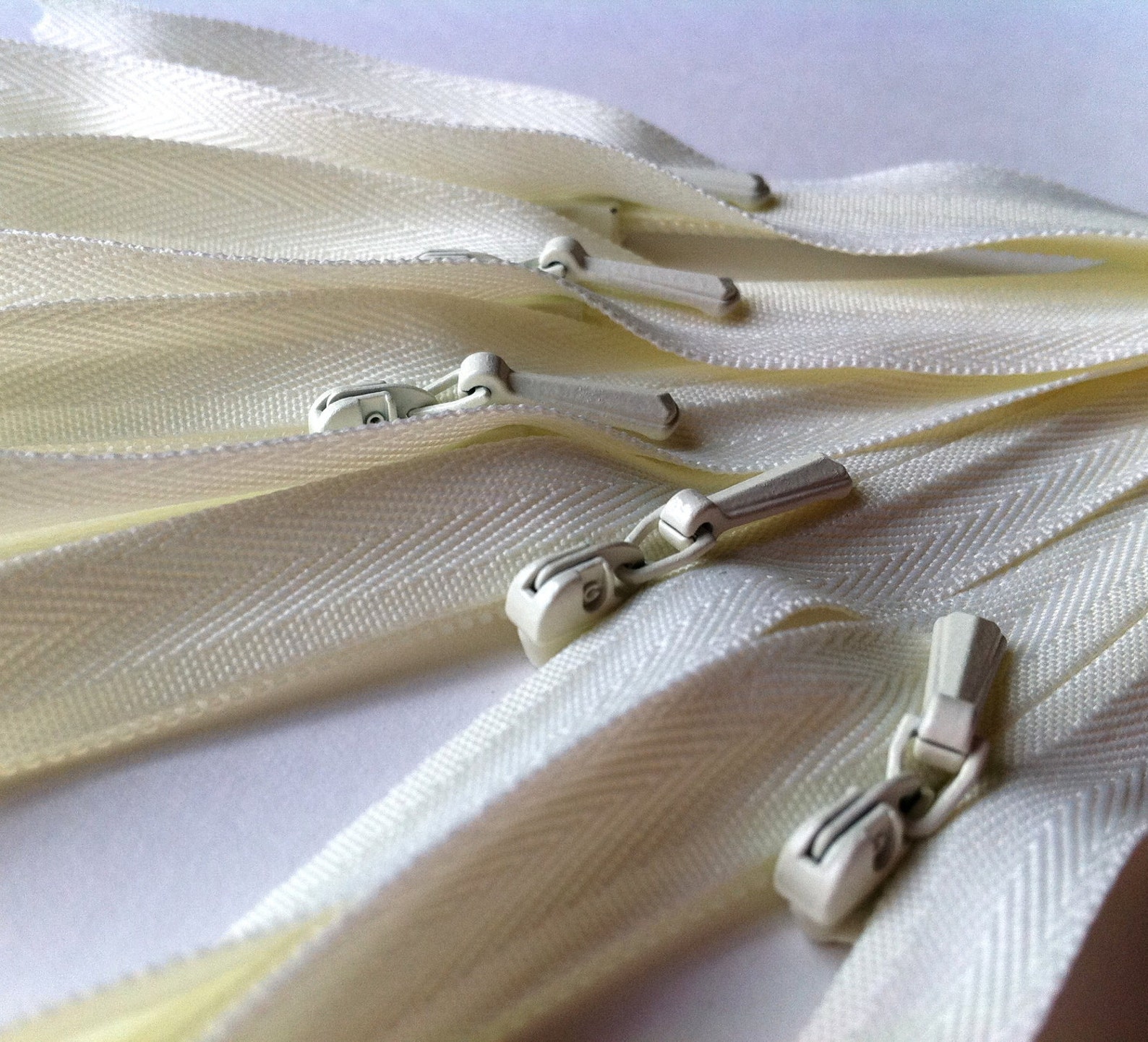 INVISIBLE Zippers YKK Color 502 Ivory 10 Pieces Available Etsy Sweden