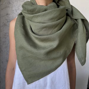 Grand foulard carré en lin naturel, châle d'été surdimensionné, fait main | Dimensions : 140 × 140 cm (environ 55 × 55 pouces)