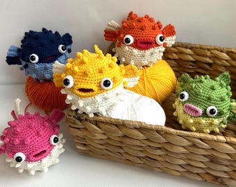 Peluche de pez globo de ganchillo, superventas, juguete amigurumi de peces coloridos, decoración infantil con temática oceánica, adorable animal marino. Regalo para niños. Decoración para coche.