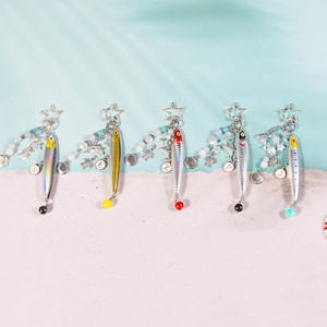 Personalisierte Fisch locken Schlüsselanhänger mit Anfang Charme, benutzerdefinierte Fischen locken Schlüsselanhänger, Perlen Köder Taschenanhänger, Geschenk für Fischer