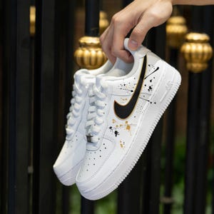 Custom Gold Splatter Air Force 1 Handbemalte Schwarz und Gold Splash Schuhe Goldumriss AF1 Custom Sneakers Personalisierte Air Force 1