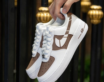 Zapatillas Air Force 1 marrones personalizadas, pintadas a mano, color marrón y blanco, con bloques de color personalizados, AF1, zapatillas de equipo personalizadas, regalos de cumpleaños.