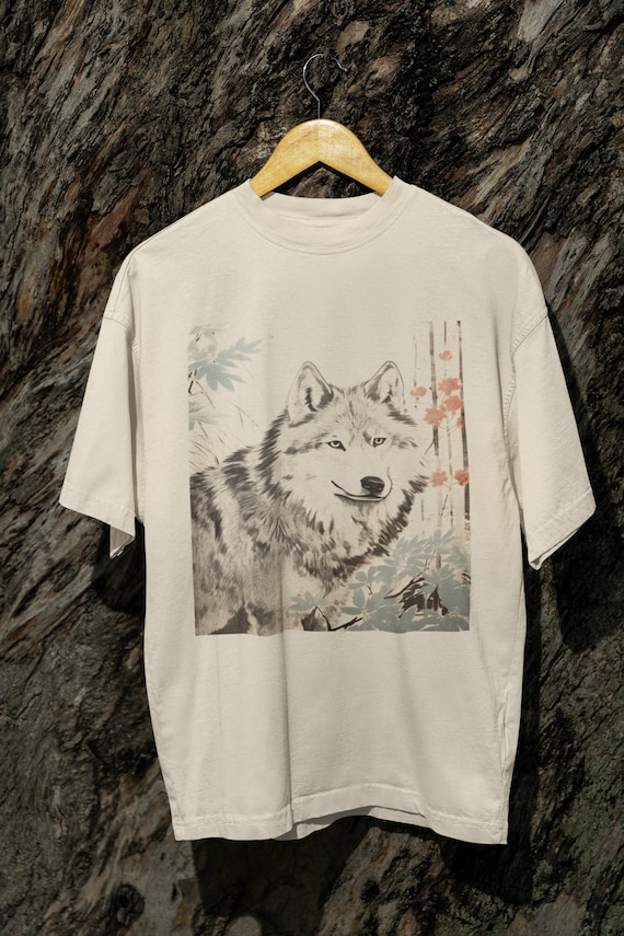 Vintage Style Wolf Shirt, Grey Wolf Graphic tee, retro wolf tshirt, wolf art print shirt, vintage animal tee, cool wolf shirts, wolves tee