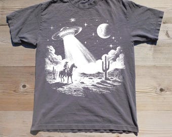 UFO 1994年リターンツアーTシャツ　ヴィンテージ Vintage UFO Desert Graphic T-shirt, 90s Alien UFO Tee, Comfort