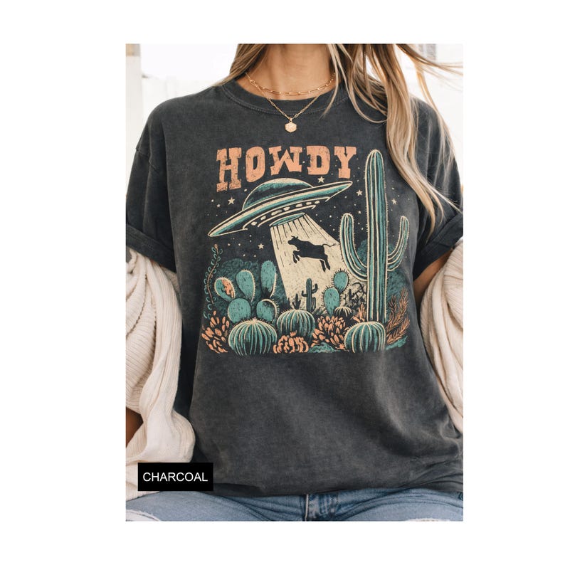 ハウディ・ウェスタン・カウUFO Tシャツ、ヴィンテージ・カウボーイ・エイリアンTシャツ、ヴィンテージ90年代シャツ、レトロ・ウェスタンTシャツ、ディストレストシャツ、ヴィンテージ・エイリアンシャツ 画像 1