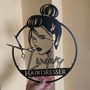Custom Hairdresser Sign, Personalized Hair Stylist Sign with Name - Metal Wall Art for Beauty Salon Decor, Hairstylist Gift, Art Deco Woman