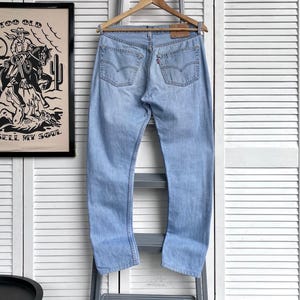 Vintage Levi’s 501 Light Wash Blue Denim Slim Jeans Pants USA Mens Size W32 L28
