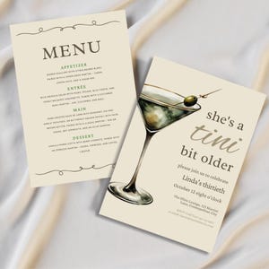 "Elegantes ""Tiny Bit Older"" Geburtstagsfeier-Set - Bearbeitbare Einladung, Abendmenü- und Namenskarten-Vorlagen für eine schicke Feier."