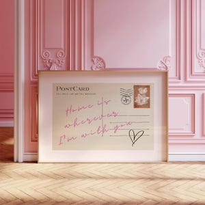 Home Is Whenever I'm With You Arte murale orizzontale stampabile sopra il letto Citazione Cartolina vintage Poster con carattere rosa Citazione stampabile Arte carina da ragazza