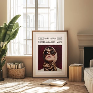 Modna mama z lampartem Jestem bogatym człowiekiem Nagłówek gazety Plakat Retro It Girl Bar Cart Feministyczna sztuka ścienna Natychmiastowe pobieranie plakatu Femme Fatale
