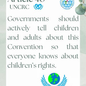 Può includere: Articolo 40 della Convenzione sui diritti dell'infanzia (CDI), che afferma che i governi dovrebbero informare attivamente i bambini e gli adulti sulla Convenzione affinché tutti conoscano i diritti dei bambini. L'immagine mostra un globo terrestre blu con continenti verdi e una forma di cuore, circondato da una ghirlanda di foglie blu.