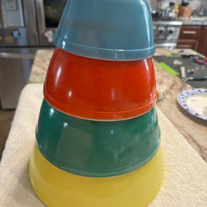 EARLY 1940s Pyrex Primary Colors Full Set of 4, Yellow, Green, Red ...