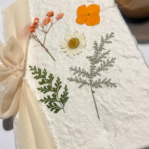 Hochzeitsgelübde mit handgemachter Dired Blume, von der Natur inspirierte Zeremonie-Notizen für Braut & Bräutigam Outdoor-Hochzeits-Journal / Gelübdebuch