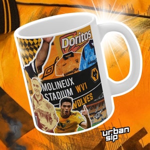 Die Wolverhampton Wanderers F.C. Tasse: Iconic Players & Kits