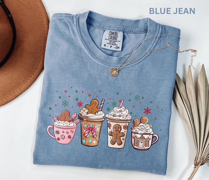 Camiseta de chocolate caliente con estampado de pan de jengibre, camiseta navideña Comfort Colors, camiseta de café navideña, camiseta de latte con lazo coqueto, camiseta con estampado de bebida invernal acogedora imagen 8