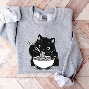 Funny Cat Ramen Sweatshirt Hoodie, Cozy Kawaii Cat Lover Gift, Cute Noodle Cat Sweatshirt, Kawaii Japanese Anime Cat Shirt, Cat Lover Gift afbeelding 4