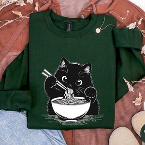 Funny Cat Ramen Sweatshirt Hoodie, Cozy Kawaii Cat Lover Gift, Cute Noodle Cat Sweatshirt, Kawaii Japanese Anime Cat Shirt, Cat Lover Gift afbeelding 8