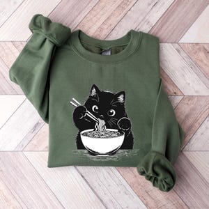 Funny Cat Ramen Sweatshirt Hoodie, Cozy Kawaii Cat Lover Gift, Cute Noodle Cat Sweatshirt, Kawaii Japanese Anime Cat Shirt, Cat Lover Gift afbeelding 5