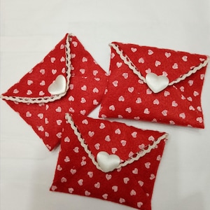 bustine cuori San Valentino rosso nozze wedding anniversary celebration Anniversario regalo confettata bianco pizzo raso ricordo buste