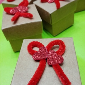 scatoline San Valentino cuori rosso glitter confezione regalo cartoncino beige laurea amore confettata nozze matrimonio anniversario festa