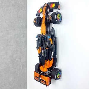 Väggfäste kompatibelt med LEGO Technic McLaren F1-bil MCL39 42228