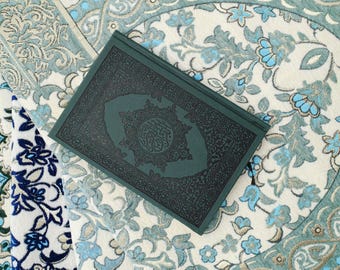 Koran arabski w dotyku ze skóry | Kaligrafia Uthmani i tłoczona okładka