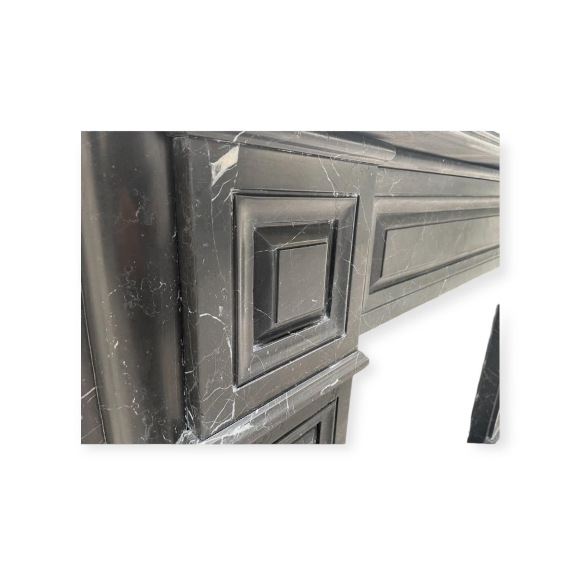 モダンな黒大理石の暖炉のマントルピース：職人の暖炉サラウンド