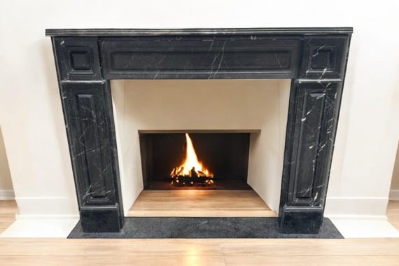 モダンな黒大理石の暖炉のマントルピース：職人の暖炉サラウンド