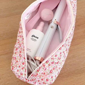 Rot Floral gesteppte rosa Haartasche | Maschinenwaschbar | Dyson Lockenstab Haarglätter | Schminktasche | AYJAY | Nettes Geschenk für Sie