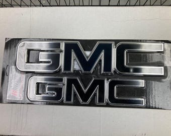 2015 2016 2017 2018 GMC Grille Emblem Black and Polished