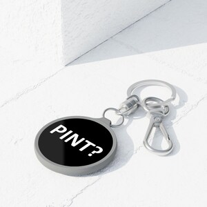 ¿Pinta? - Llavero para beber cerveza, llavero para aficionados a la cerveza, accesorio para bebedores, almuerzo líquido, fiesta informal, Guinness, cerveza rubia, idea de regalo llamativa imagen 3