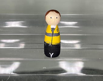 Police Peg doll, themed peg dolls, pretend play, dolls, early learning resources, imaginative play dolls, police toys, police dolls