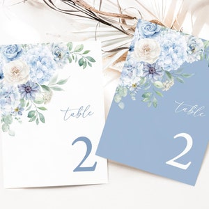 Plantilla de tarjeta con números de mesa para bodas en azul polvoriento Números de mesa florales en azul polvoriento Tarjetas de números de mesa imprimibles con motivos florales en azul claro 1501