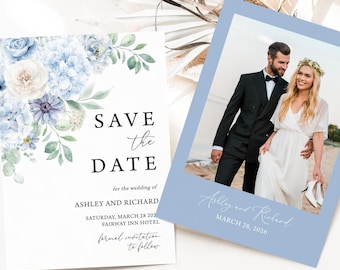 Puede incluir: Tarjeta de guardar la fecha con un diseño floral de acuarela en tonos azules y blancos. La tarjeta presenta el texto "Save the Date" y los nombres "Ashley y Richard" con la fecha "Sábado, 28 de marzo de 202" y la ubicación "Fairway Inn Hotel".