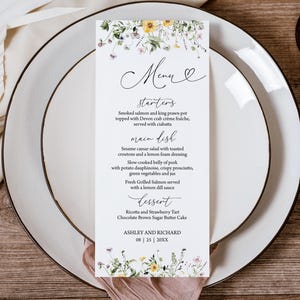 Plantillas de menú de boda con flores silvestres Plantillas de menú de recepción con flores silvestres de color lila y amarillo Tarjetas de menú de cena de boda con flores de jardín elegantes 0101